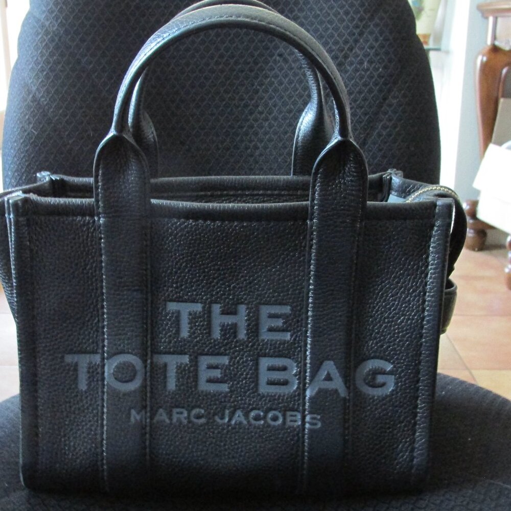 MARC JACOBS BLACKSMALL LEATHER TOTE BAG  NEW WITHOUT TAGS